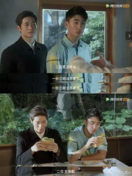 两兄弟吃瓜,共享甜蜜，共度欢乐时光