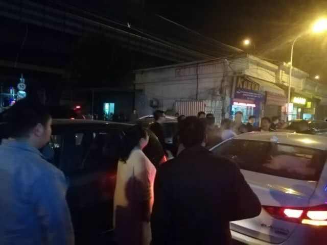 女子开车吃瓜视频,交通安全意识需加强