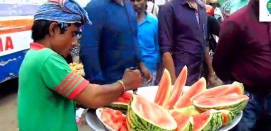 凉山彝族吃瓜小伙,探寻传统美食与现代生活的交融